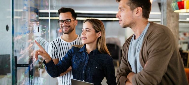 Lire la suite à propos de l’article Transformer une équipe qui fonctionne en une équipe qui performe : le rôle du team coaching 